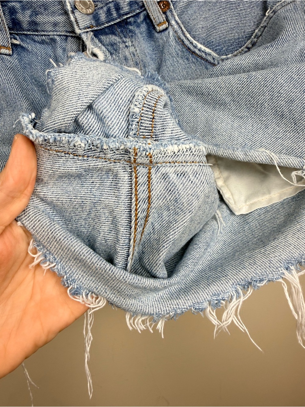 Agolde Parker distressed blue Jean shorts 25 - Picture 10 of 14